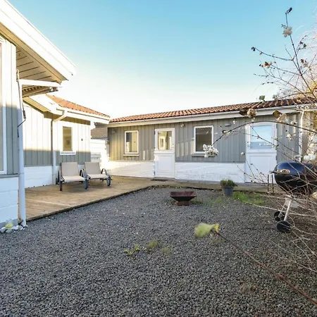 Three-bedroom Holiday In